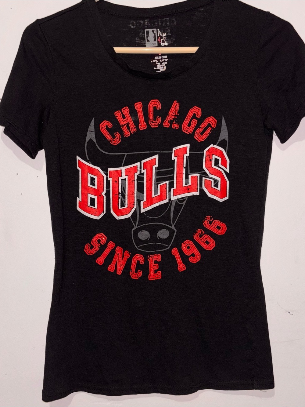 Women’s Chicago Bulls Black Graphic Tee - Red Logo